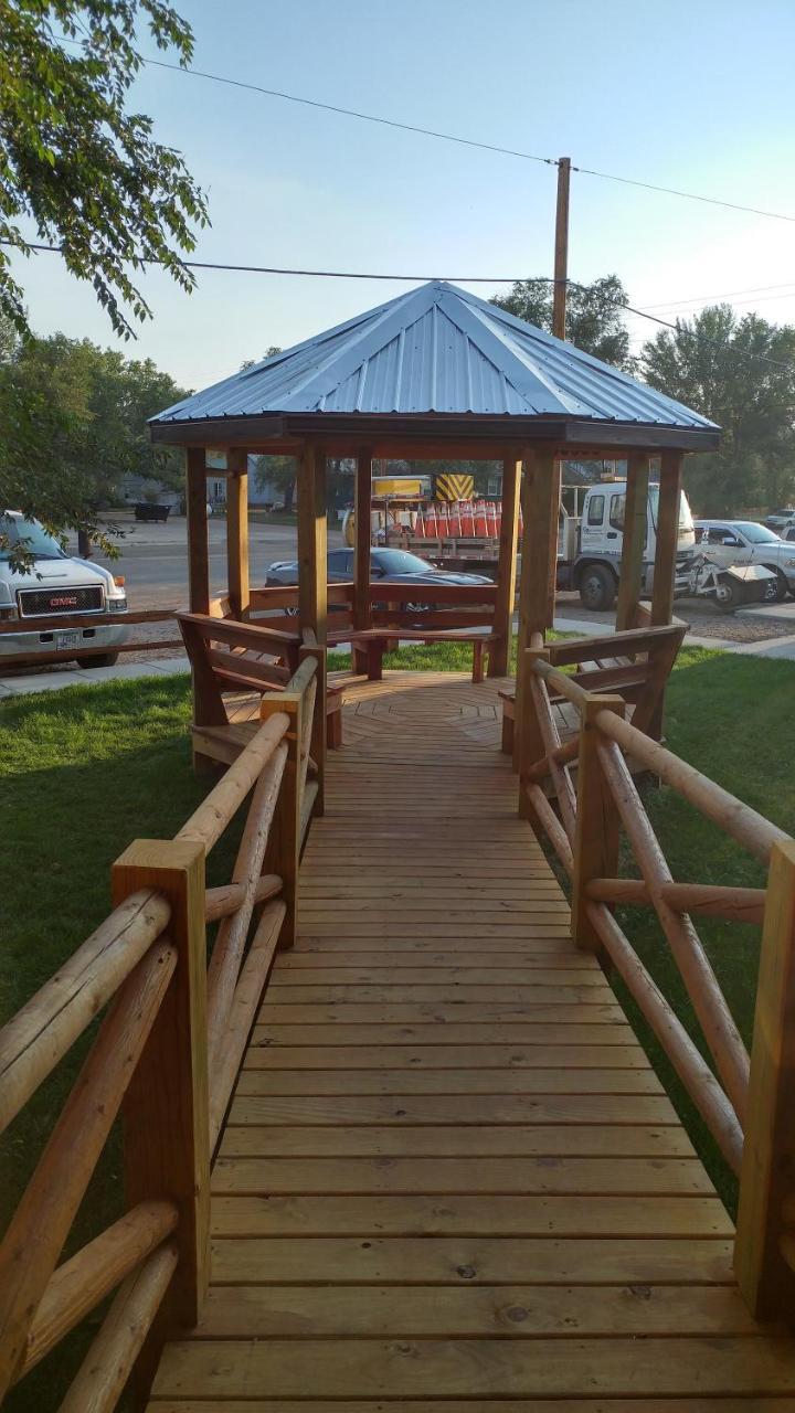 Sagebrush Inn & Suites Broadus Esterno foto