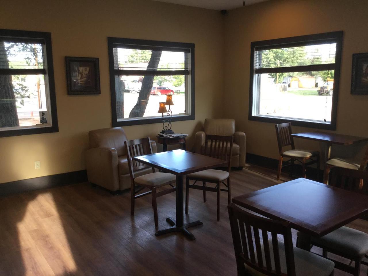 Sagebrush Inn & Suites Broadus Esterno foto