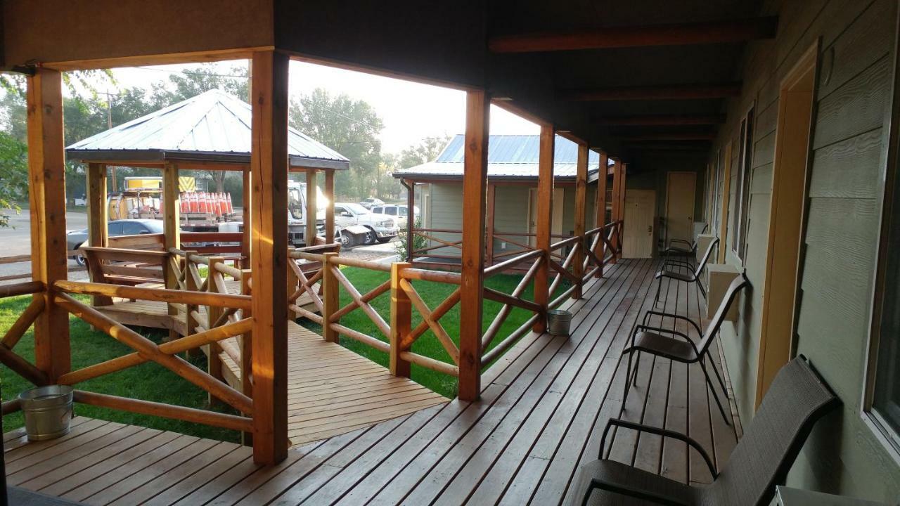 Sagebrush Inn & Suites Broadus Esterno foto