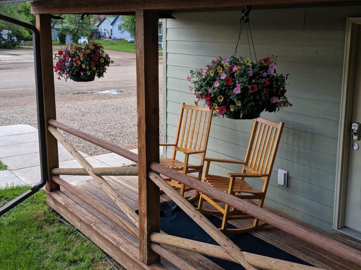 Sagebrush Inn & Suites Broadus Esterno foto