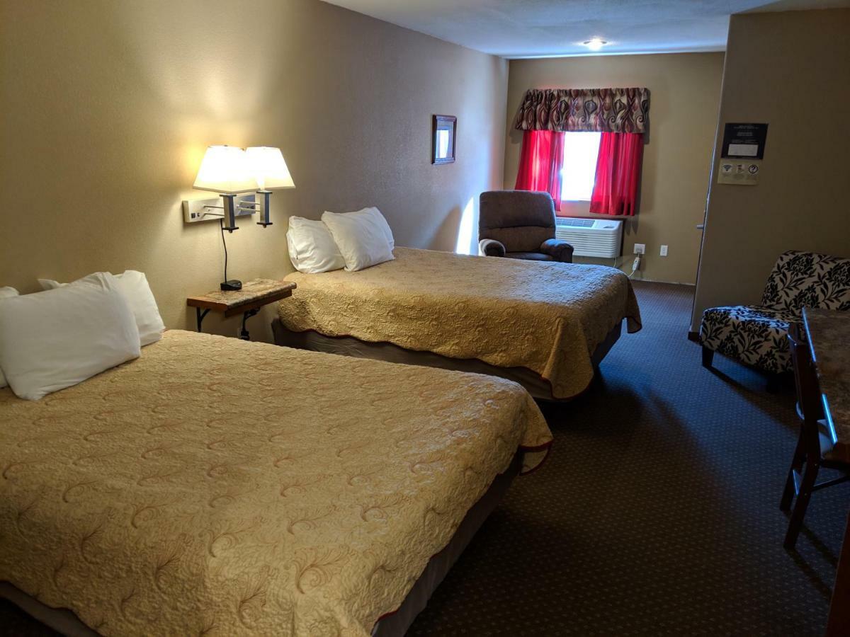 Sagebrush Inn & Suites Broadus Esterno foto
