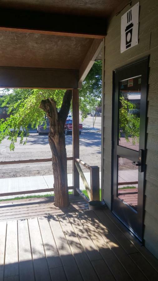 Sagebrush Inn & Suites Broadus Esterno foto